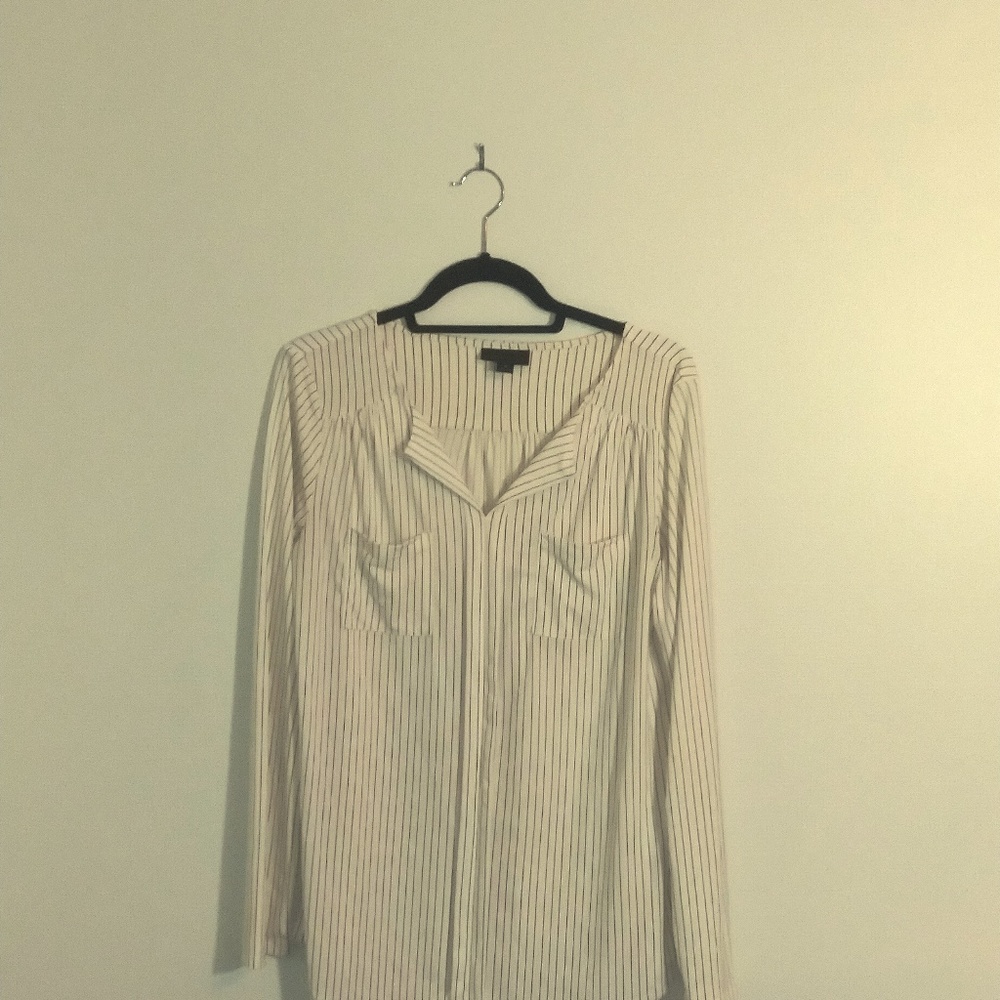 Long sleeve white and black blouse